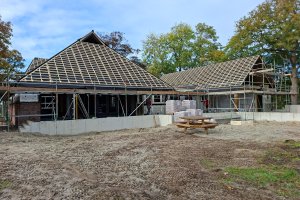 Prefab scharnierkappen geplaatst